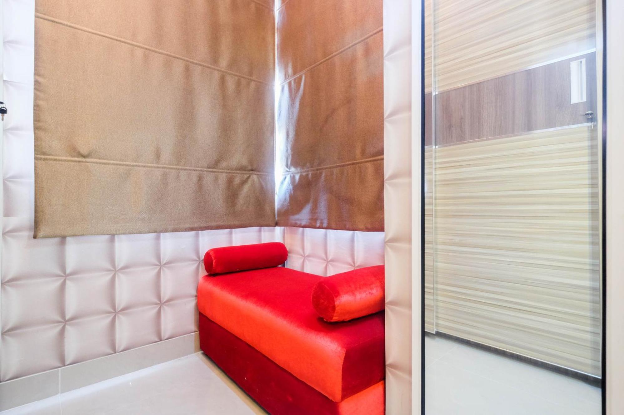 Cozy 1br With Workspace At Mustika Golf By Travelio Apartemen