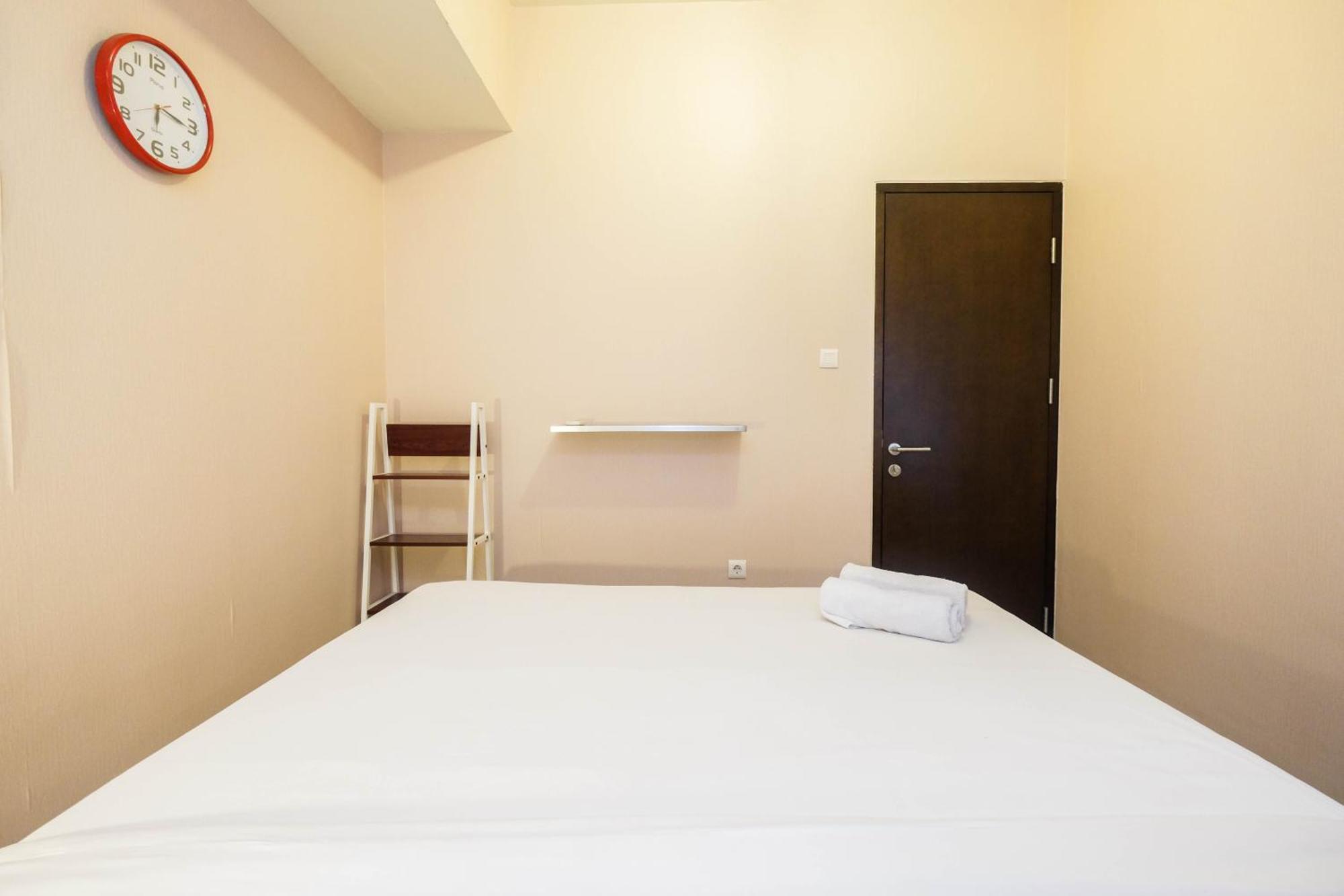 Apartemen Cozy 1br With Workspace At Mustika Golf By Travelio