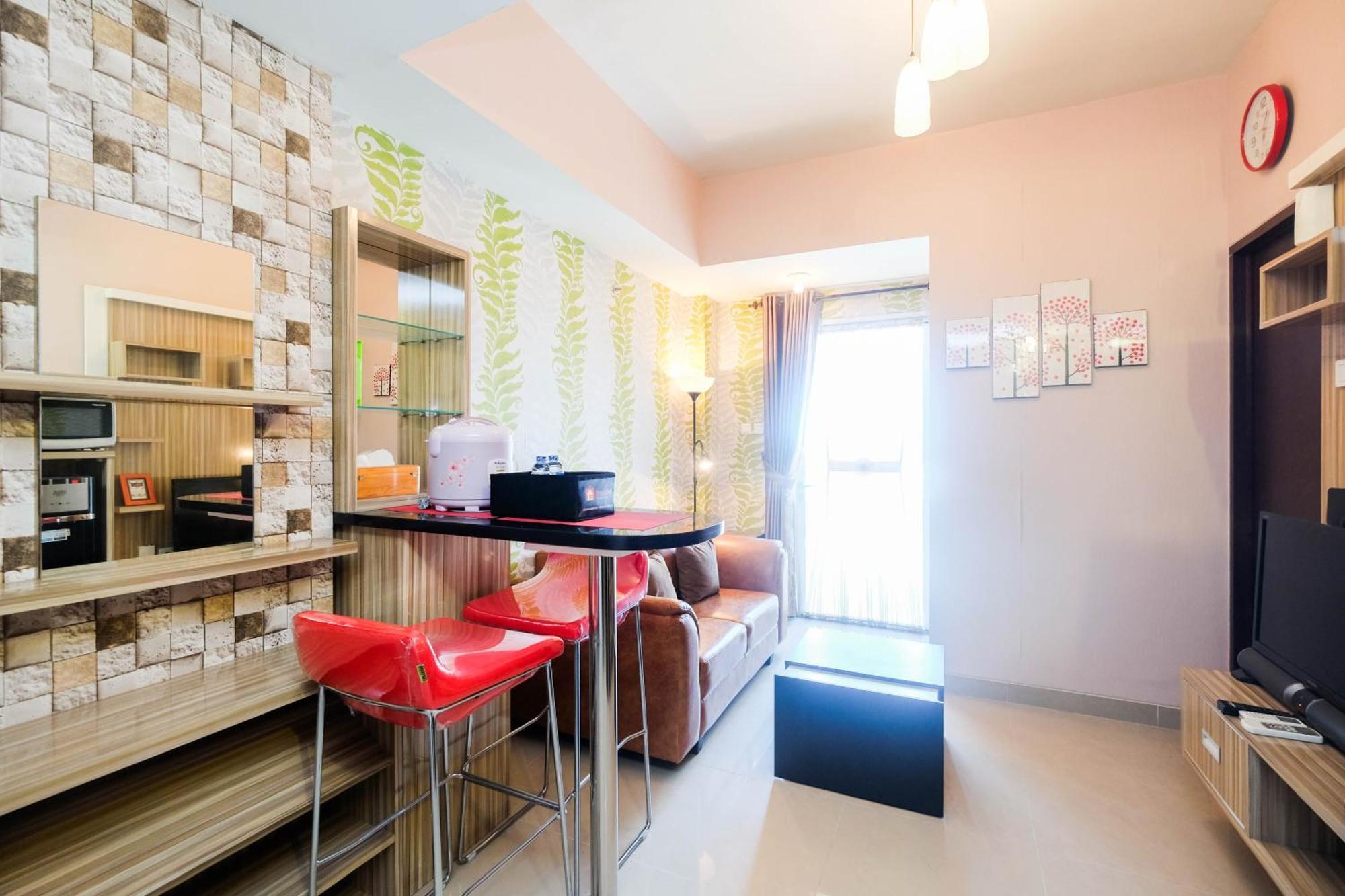 Cozy 1br With Workspace At Mustika Golf By Travelio Apartemen Bekasi