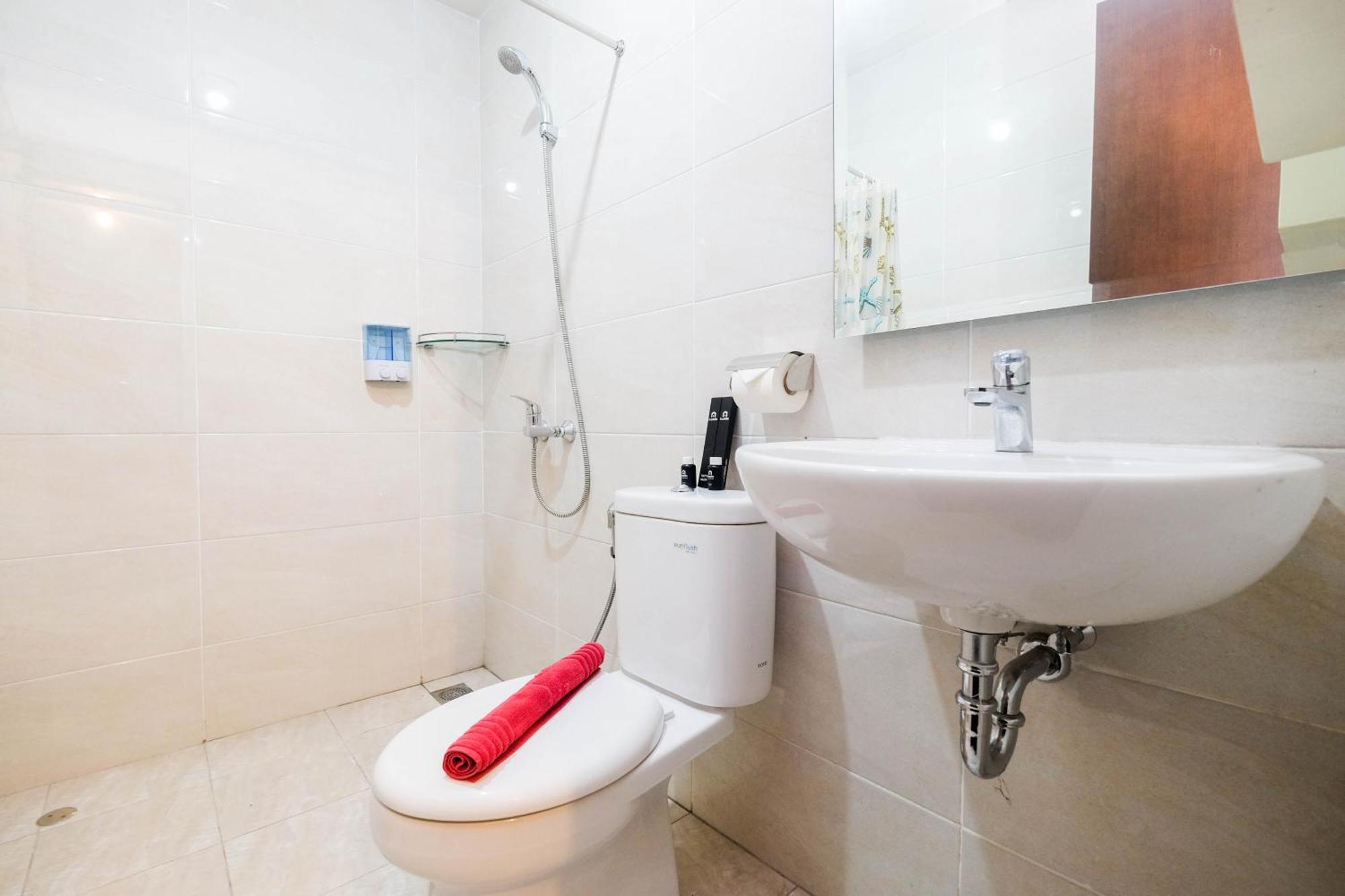 Apartemen Cozy 1br With Workspace At Mustika Golf By Travelio *