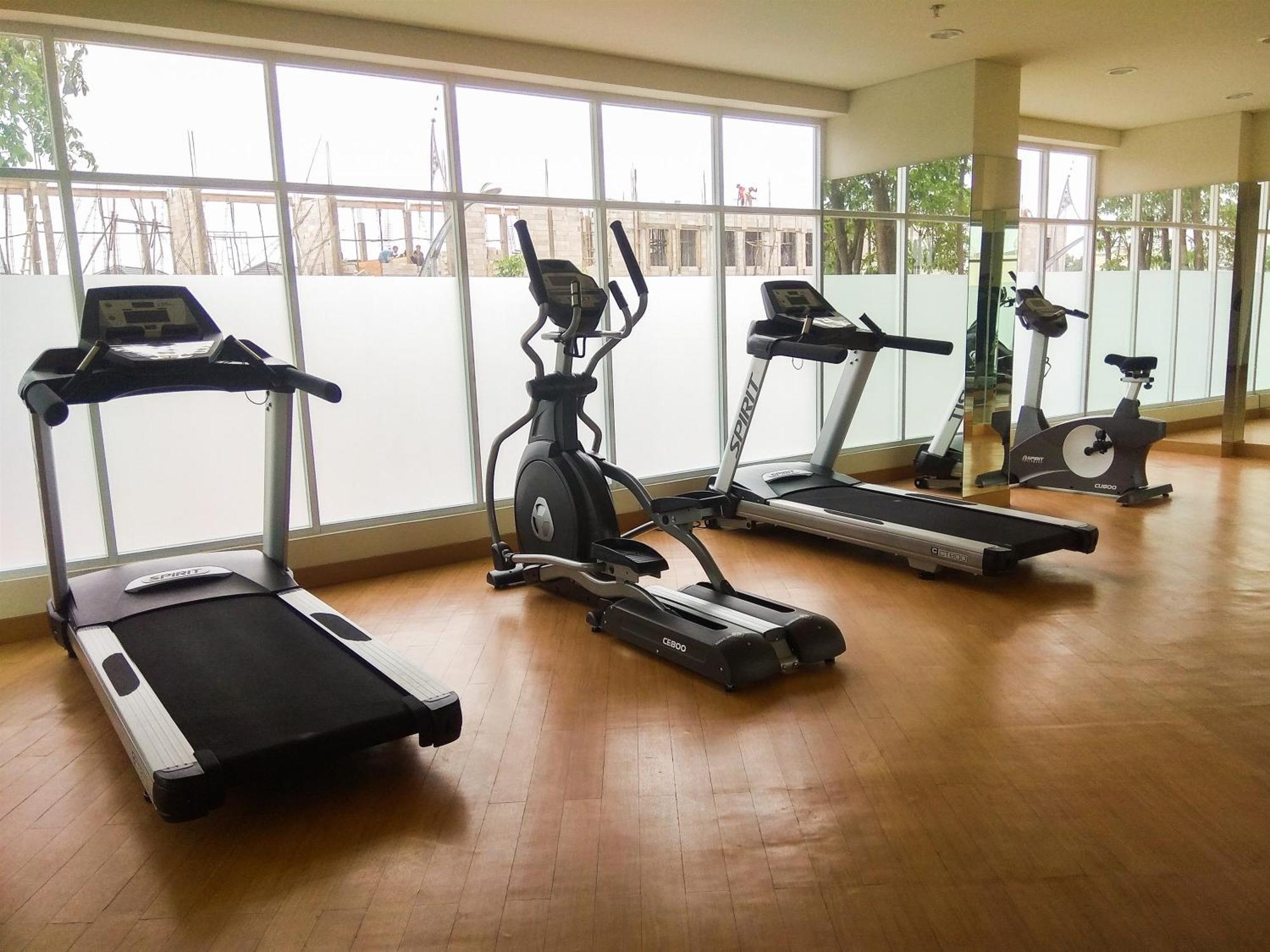 Apartemen Cozy 1br With Workspace At Mustika Golf By Travelio Bekasi